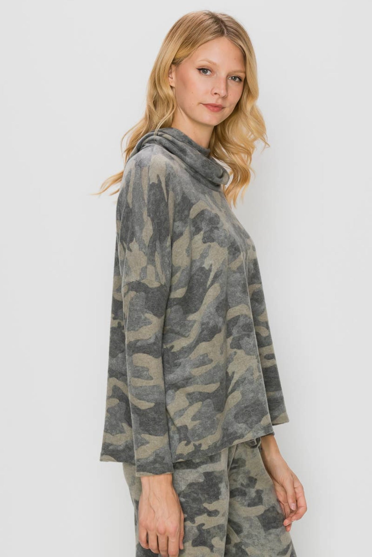 Cozy Hoodie Top - Olive Green Classic Camo